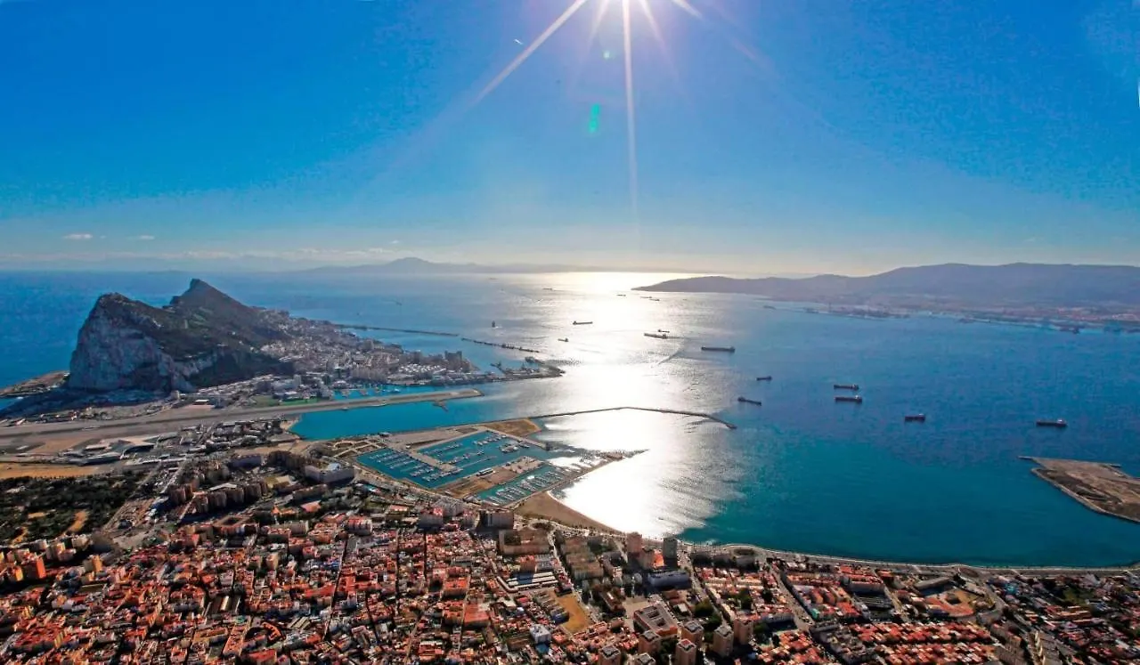 Practico Apartamento A 5 Min Andando De Gibraltar Y El Centro, Frente Al Mar La Linea de la Concepcion Apartment